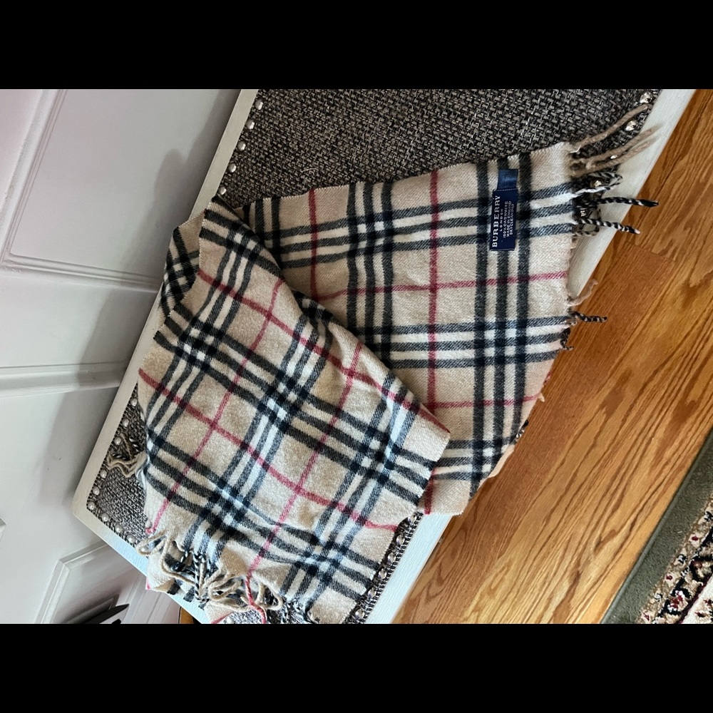 Burberry cashmere winter scarf. Excellent condition!!!!